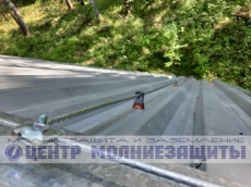 Держатель токоотвода ниро-клип с коричневым уплотнением, нержавеющая сталь
